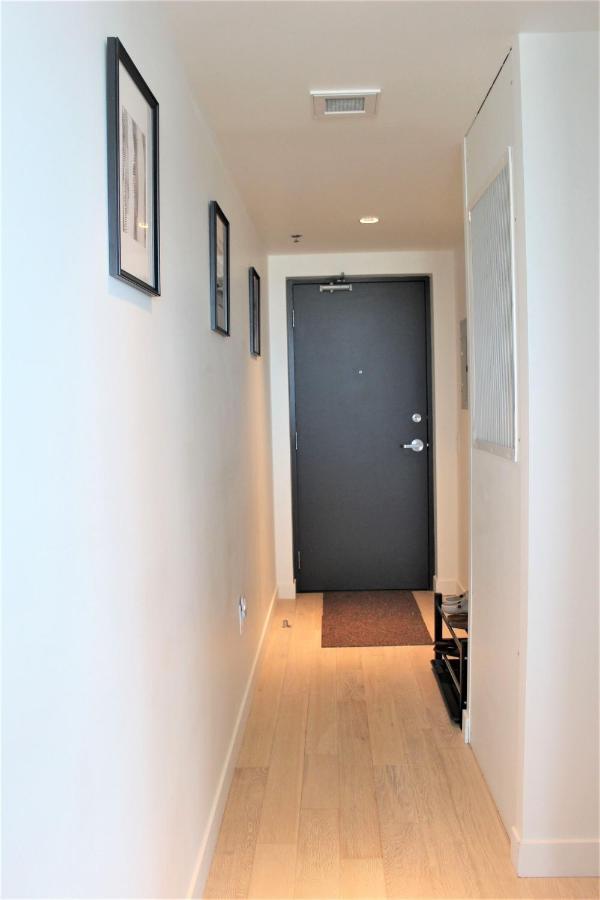 Luxury Skyline Condo In Downtown Free 24/7 Parking Уинипег Екстериор снимка