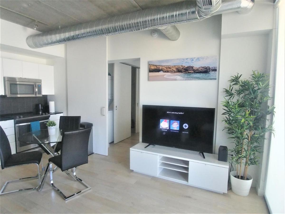 Luxury Skyline Condo In Downtown Free 24/7 Parking Уинипег Екстериор снимка