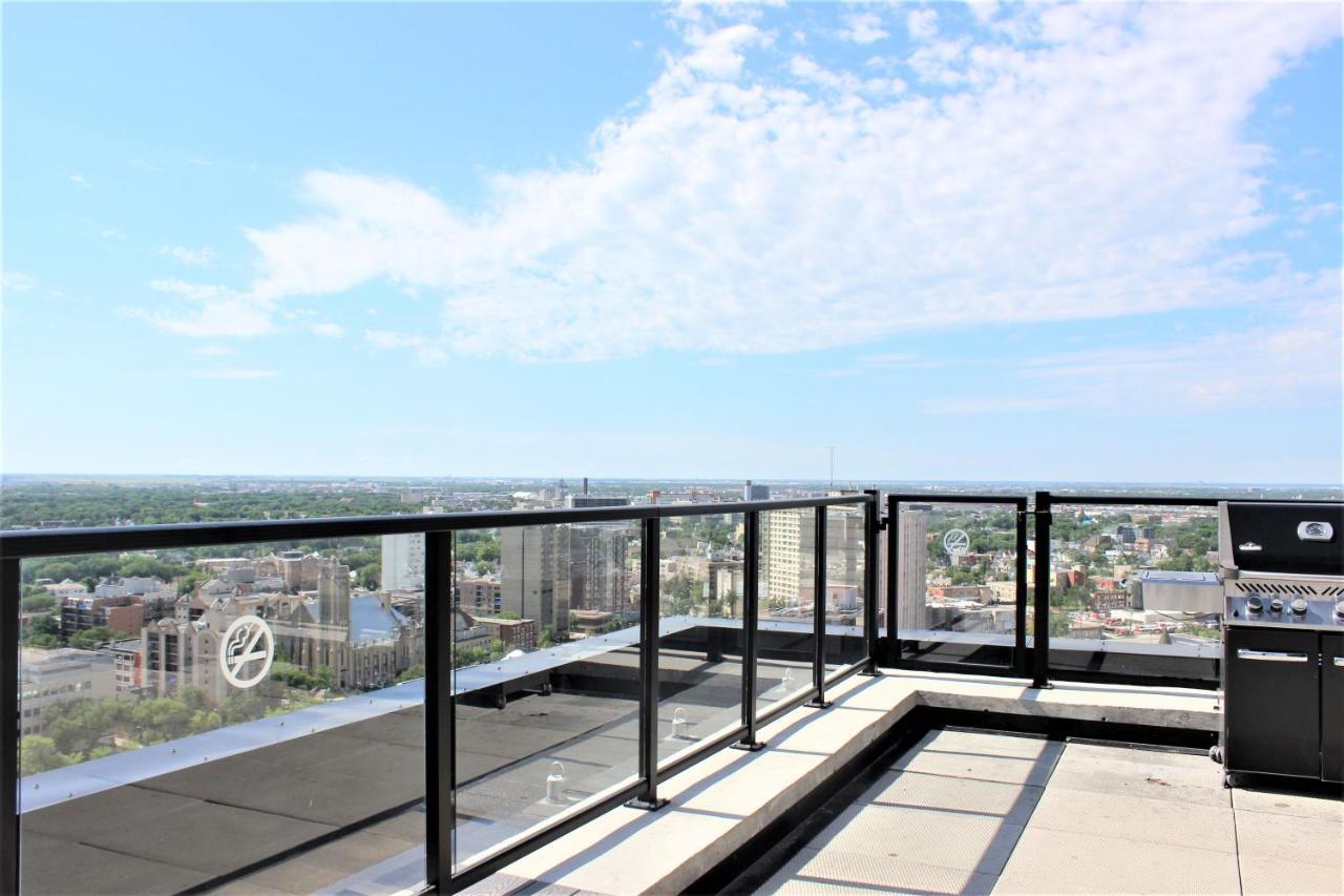 Luxury Skyline Condo In Downtown Free 24/7 Parking Уинипег Екстериор снимка
