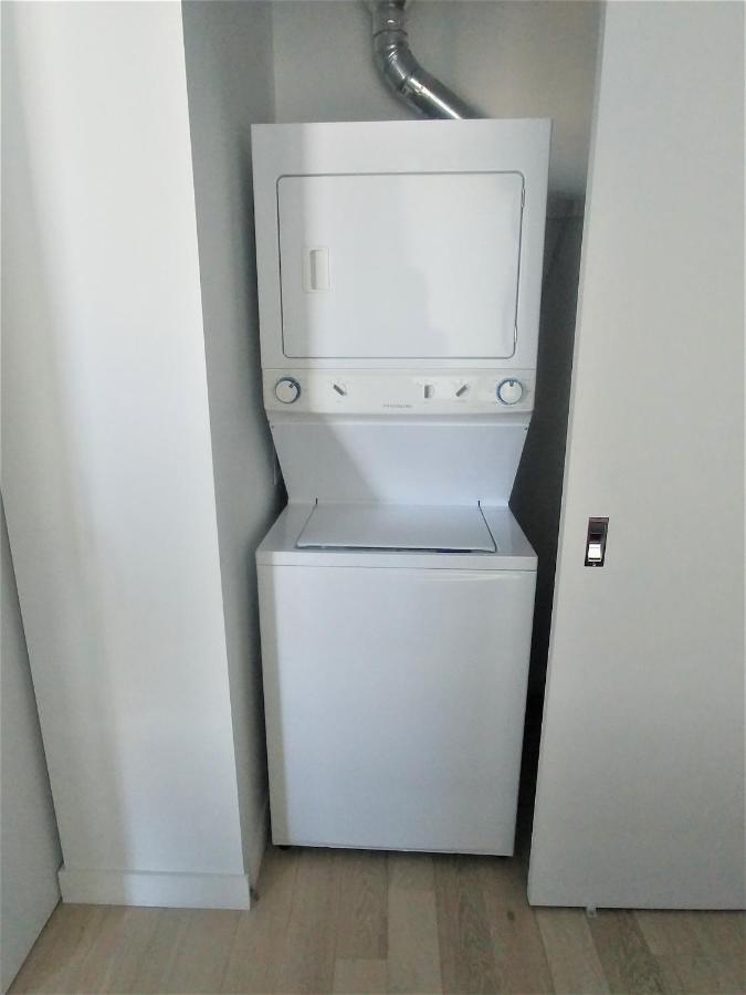 Luxury Skyline Condo In Downtown Free 24/7 Parking Уинипег Екстериор снимка